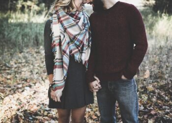 Building Emotional Trust: Keys to Deepening Interpersonal Connections