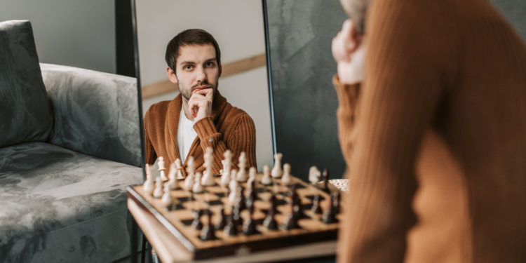 12 Narcissistic Partner Warning Signs You Should Never Ignore