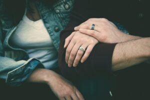 Recognizing Emotional Distance: Signs Your Partner May Be Emotionally Unavailable