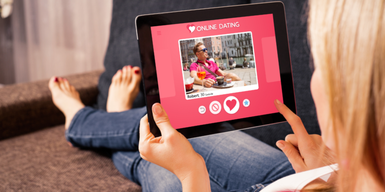 Signs You Are Dating an Online Scammer: Red Flags You Can’t Afford to Ignore